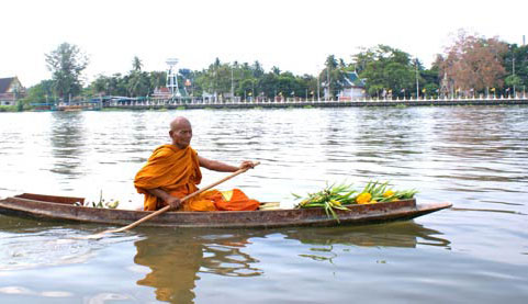thailande-moine-bateau